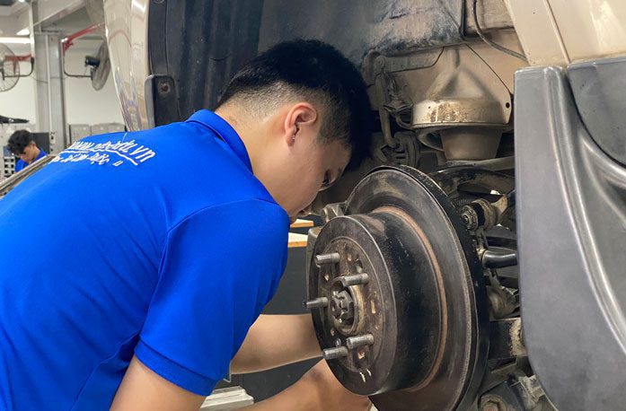 Quản lý và giám sát thi công sơn hoc-ky-thuat-bao-duong-o-to (1)