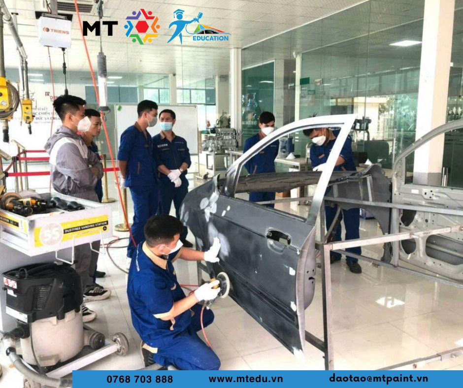 Bả Matit và những điều cần biết! Black and Red and White Modern Geometric Car Repair Shop Promotion Facebook Post 1