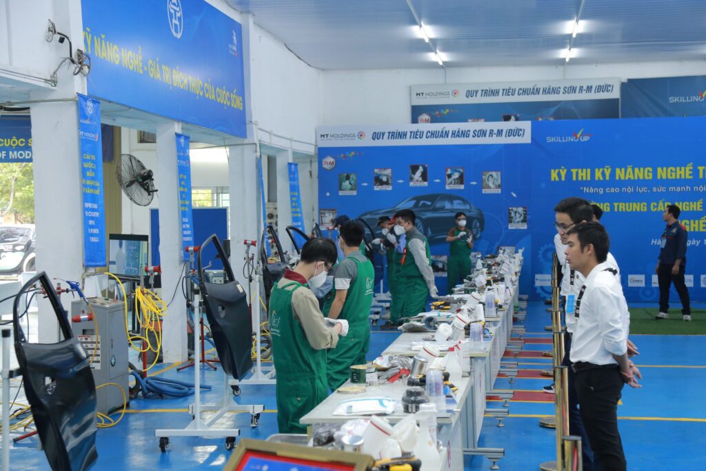 KỲ THI KỸ NĂNG NGHỀ THÀNH PHỐ HÀ NỘI NĂM 2023 – NGHỀ SƠN Ô TÔ Hình ảnh tại kỳ thi