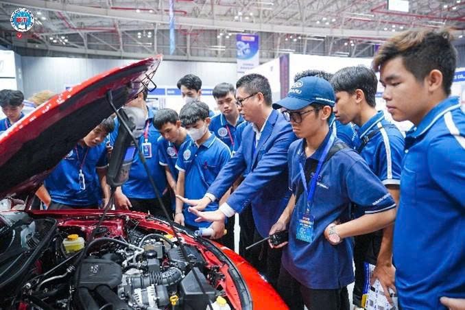 Kỹ thuật Công nghệ Sơn ô tô z6646603801125_5aa2b63ce1b6badee44e002199cc969f