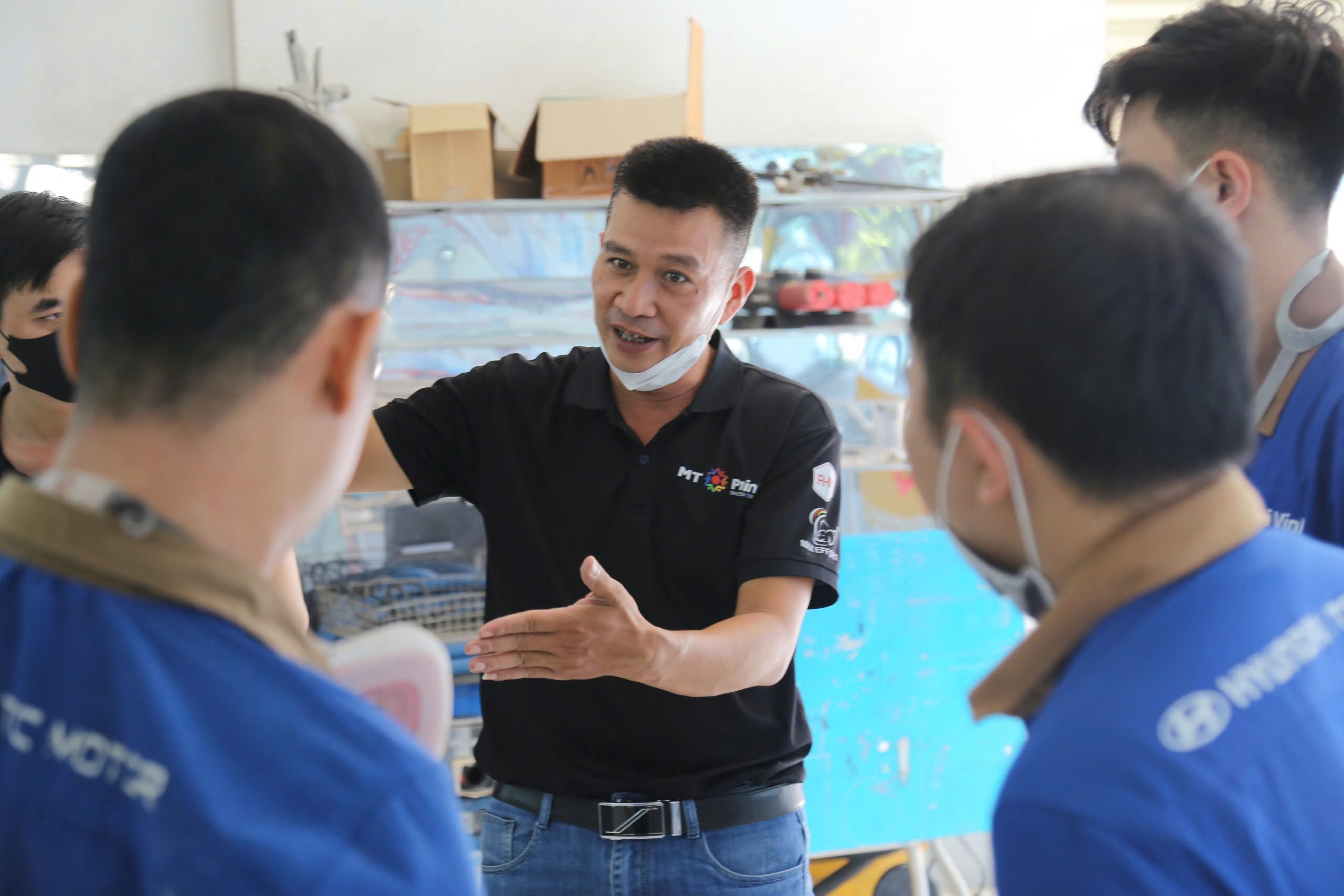 Kỹ thuật Công nghệ Sơn ô tô z6649798611361_a5e6251803cb5dc51cbfaaf967878fc2 - Copy